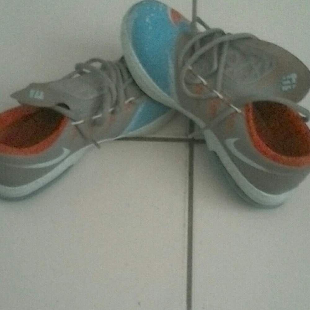 2 pairs of nike shoes